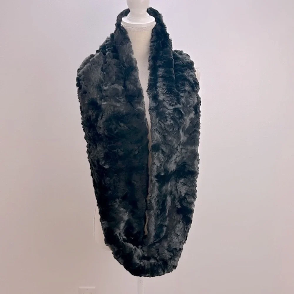 Black Rivet‎ Black Faux Fur Infinity Scarf NWT Soft Warm Fall Winter